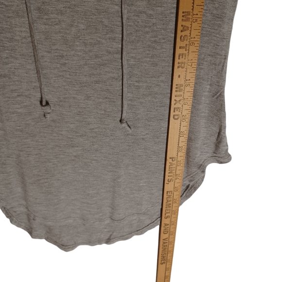 NO COMMENT Gray Lace Up Hi Low Scoop Hem Short Sleeve Top Medium - Picture 4 of 6